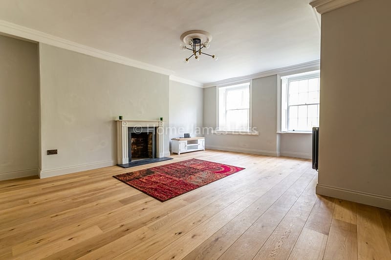 10427 Sitting Room (2)
